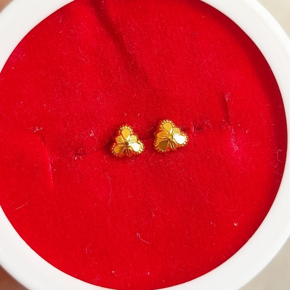 100% Pure Jewelry - Beautiful new desiner studs